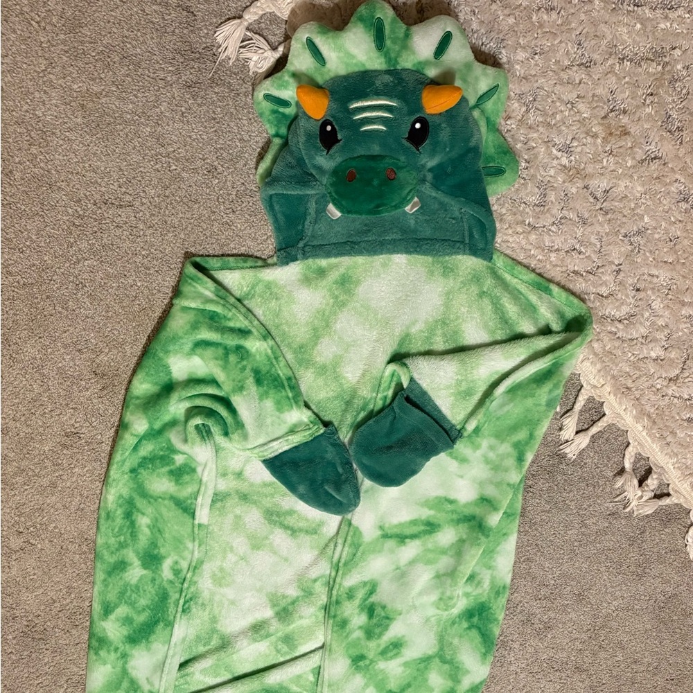 Huntington Home Green triceratops Plush Blanket